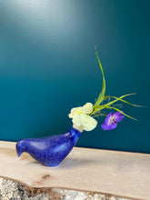 Load image into Gallery viewer, Drinking Bird Vase